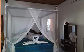 Blue Star Bungalows & Cafe